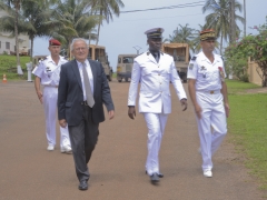 Arrivée de l'ambassadeur de France, du Préfet de la Noya et du Général commandant les troupes au Gabon
